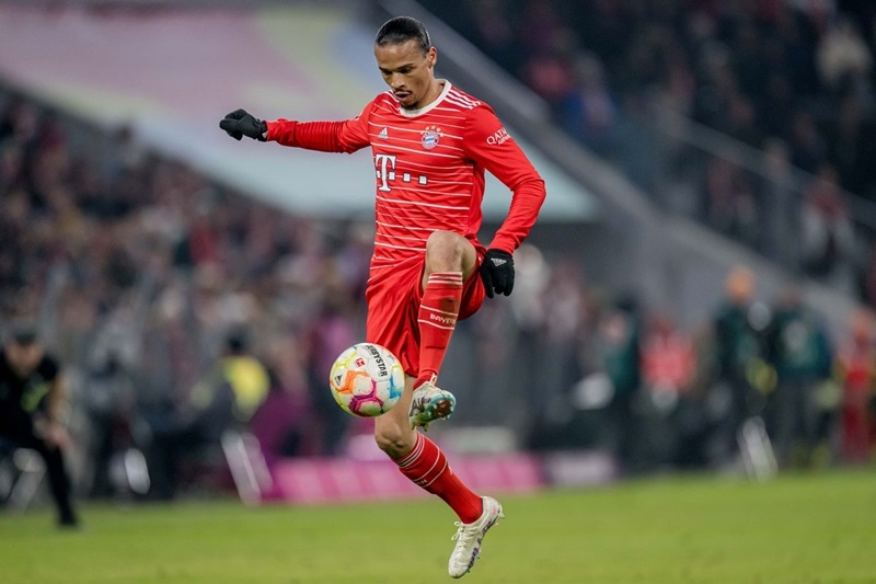 Những ngôi sao áo đỏ thi đấu mờ nhạt