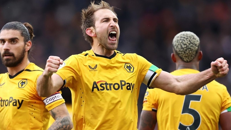 Wolves có 2 bàn thắng rất chóng vánh