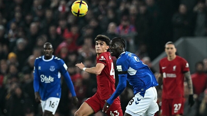 Stefan Bajcetic có màn trình diễn xuất sắc trước Everton