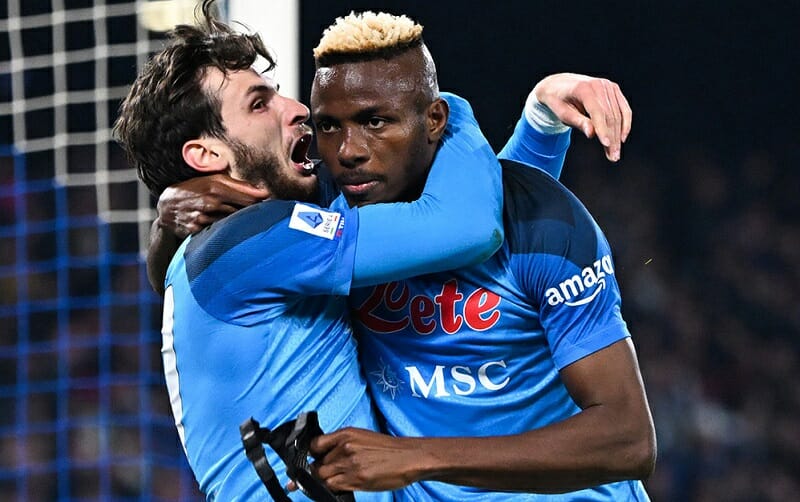 Napoli chơi tấn công rực lửa.