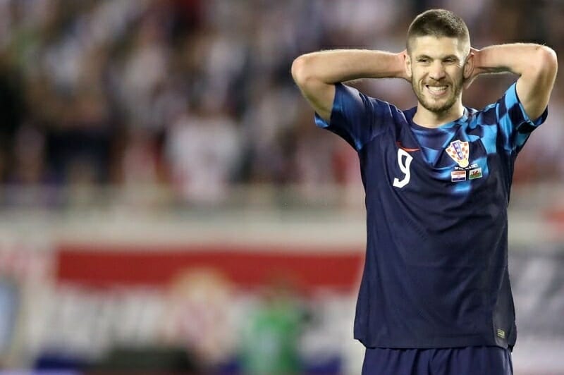 Croatia đánh rơi chiến thắng ở những giây cuối cùng trước xứ Wales
