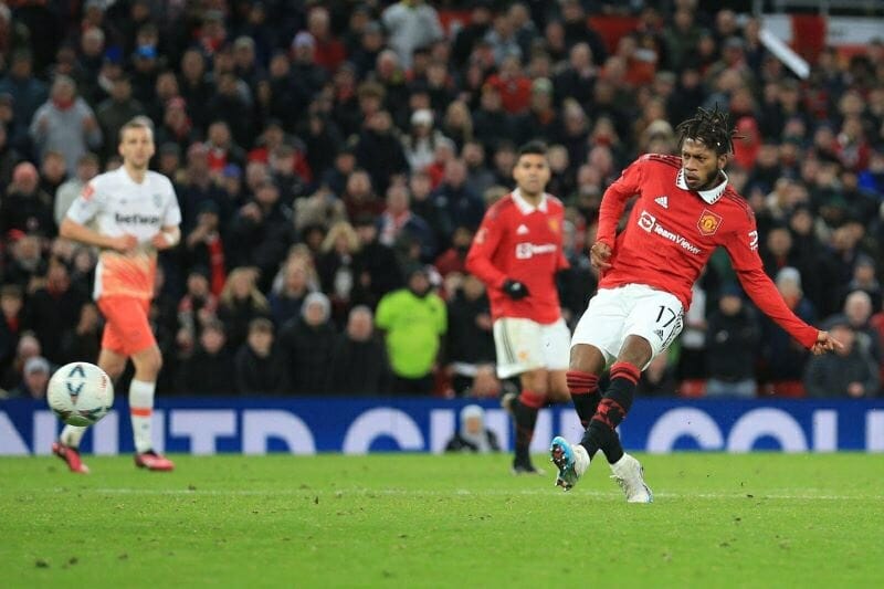 Pha dứt điểm của Fred ở khoảng thời gian bù giờ giúp Quỷ đỏ đi tiếp