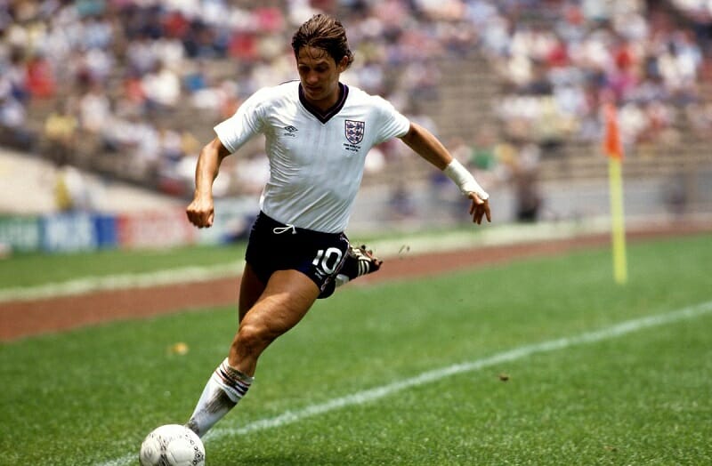 Lineker rất thích tâng bóng qua đầu thủ môn.