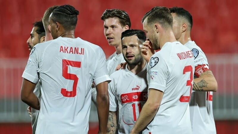 Sao Arsenal ghi bàn, Thụy Sỹ hủy diệt Belarus