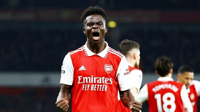 Merson khuyên Saka nên thay đổi lối chơi