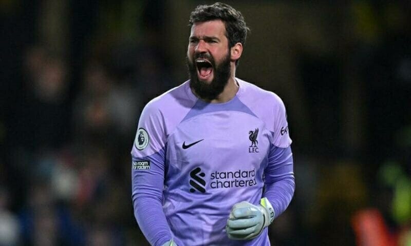 Alisson cho biết sẵn sàng cống hiến mạng sống vì tập thể