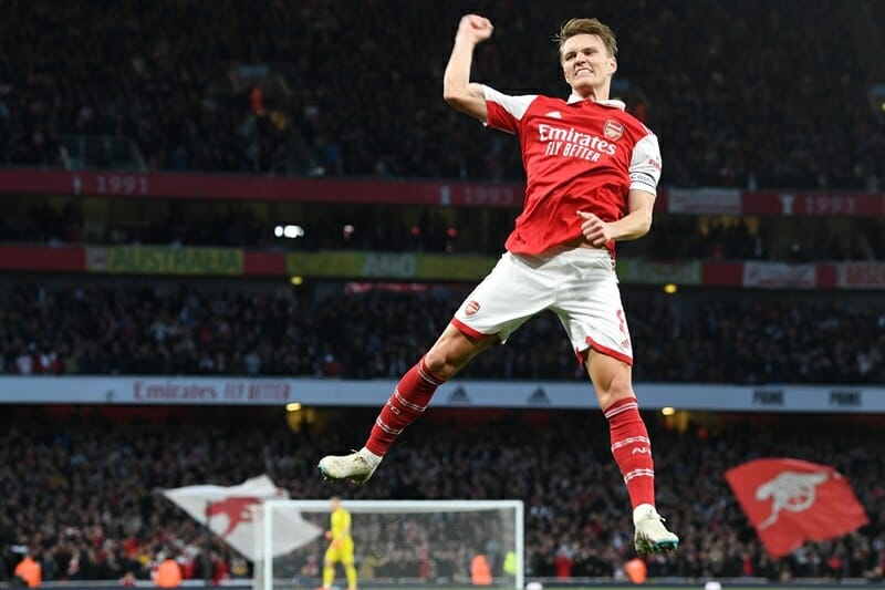 Thần tượng mới tại sân Emirates