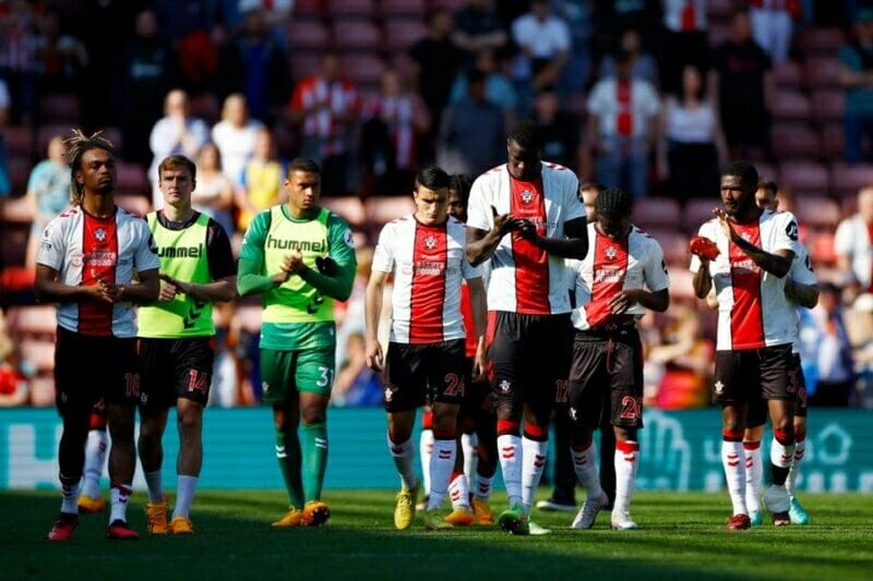 Nỗi buồn của các cầu thủ Southampton sau trận