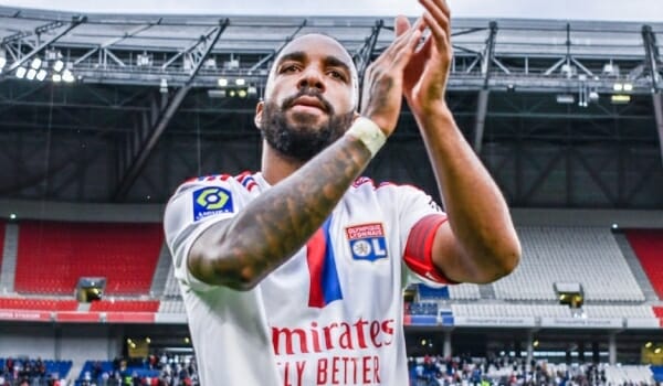 Cựu sao Arsenal ghi 4 bàn trong trận đấu có đến 2 cú poker