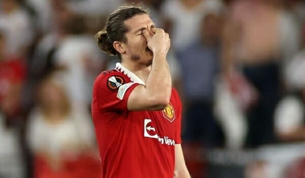 NÓNG! Sao Man United nghỉ hết mùa vì chấn thương