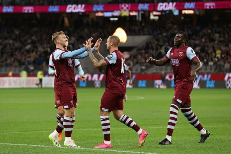 West Ham bước vào giờ nghỉ với lợi thế 2 bàn