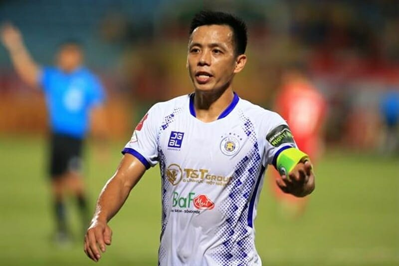 Văn Quyết mong chờ cuộc đua V-League đảo chiều