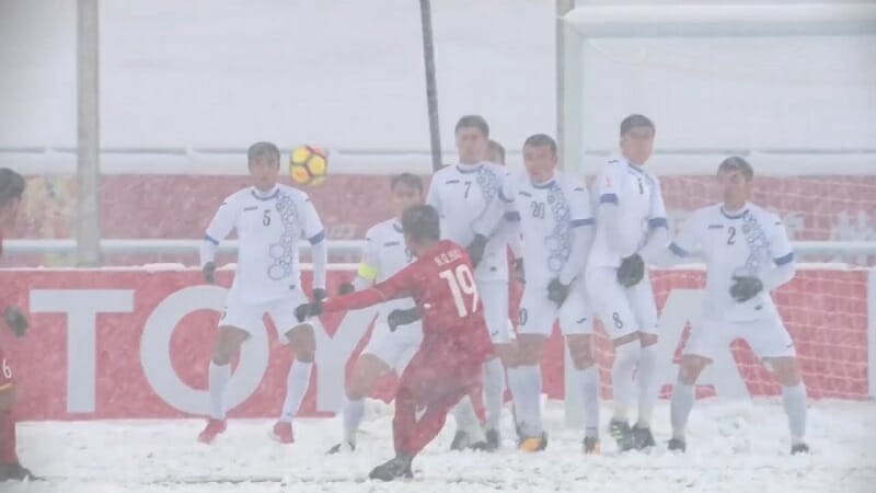 Khoảnh khắc kinh điển của Quang Hải (Ảnh: VnExpress)