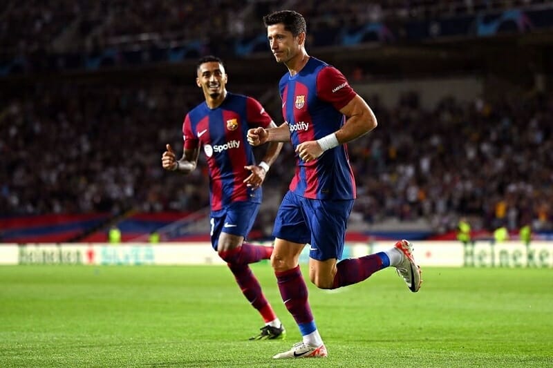 Lewandowski lập công rạng sáng nay