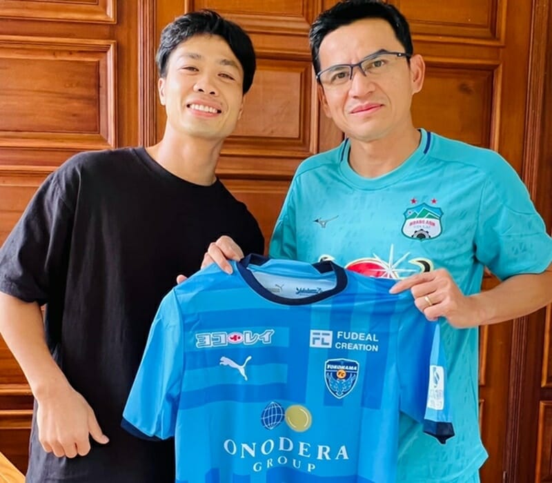 Công Phượng về HAGL gặp HLV Kiatisuk. Nguồn: Dân Việt.