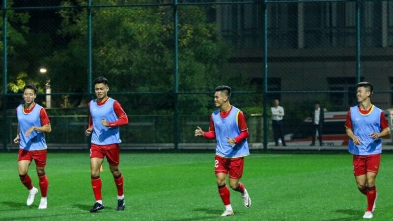Việt Nam đang tập luyện chuẩn bị cho trận giao hữu gặp Trung Quốc