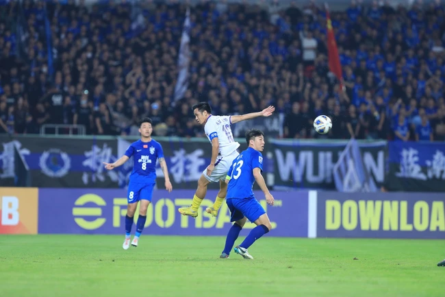 Kết quả bóng đá Wuhan Three Towns vs Hà Nội: Thi đấu thiếu người, kết quả không thể khác