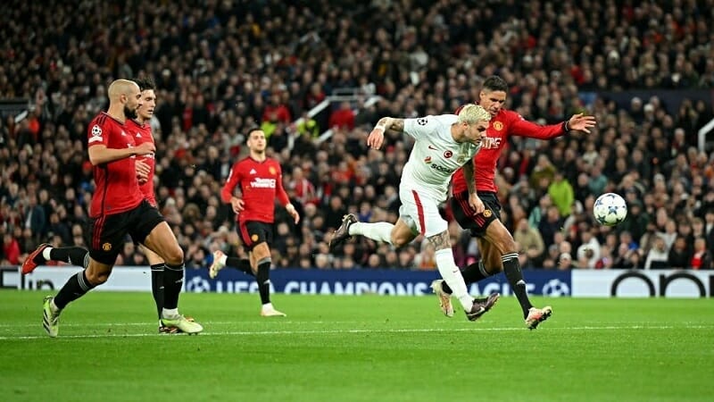 Hàng thủ Man United chơi quá tệ trước Galatasaray