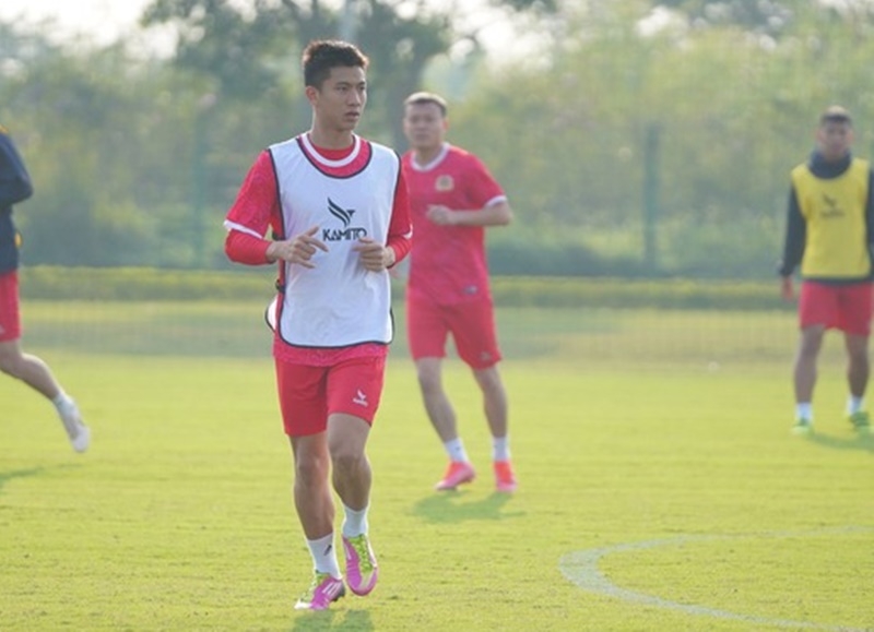 Văn Đức trở lại tập luyện. Ảnh: CLB CAHN.