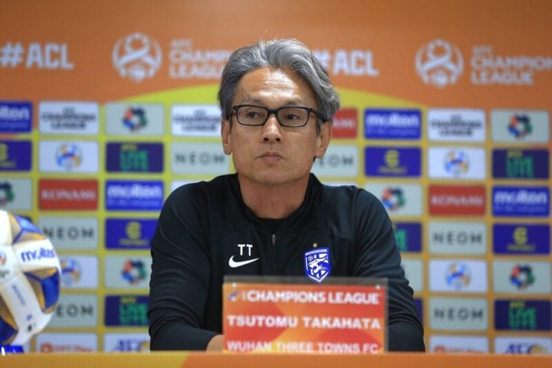 HLV Vũ Hán: 'Chúng tôi khó thích nghi với mặt cỏ Mỹ Đình'