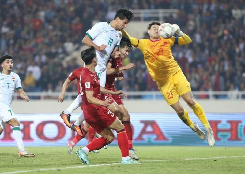 Trận thua trước ĐT Iraq khiến ĐT Việt Nam bị trừ điểm trên BXH FIFA.