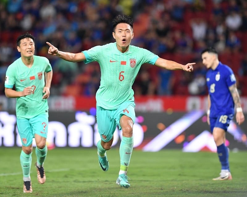 Thái Lan thất bại trước Trung Quốc trong ngày ra quân.