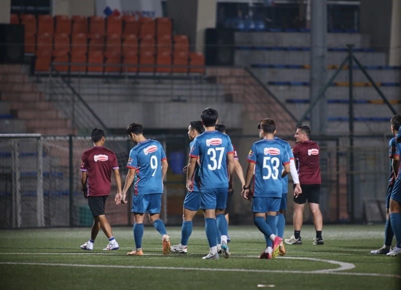 ĐT Việt Nam tập luyện cho trận Philippines. Ảnh: VFF.