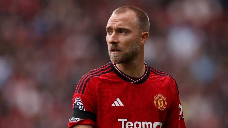 HLV Copenhagen chê sân Old Trafford, Eriksen lập tức đáp trả