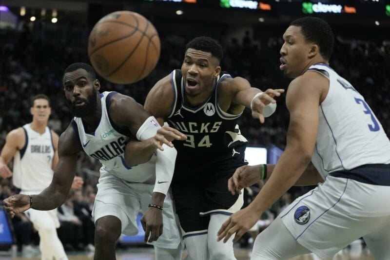 Giannis có một trận bùng nổ