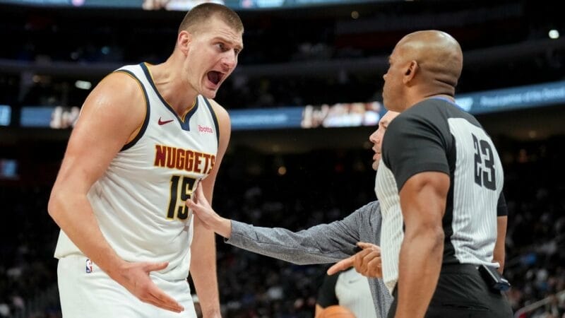 Jokic bị đuổi 