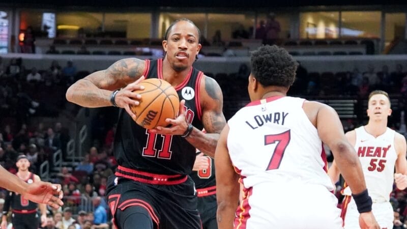 Bulls có chiến thắng đầy tranh cãi