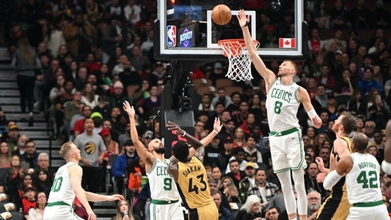 Celtics nhọc nhắn đánh bại Raptors