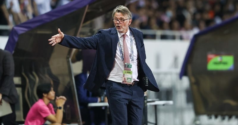 HLV Troussier và các học trò đối mặt với một thử thách khó nhằn. (Ảnh: Thể thao & Văn hóa)