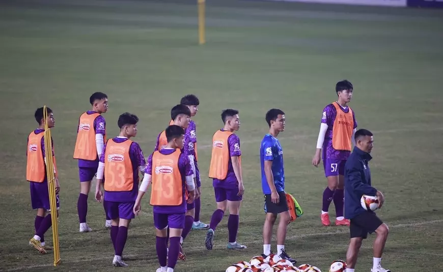 U23 Việt Nam bước vào ngày tập luyện đầu tiên (Ảnh: Báo Lao Động)