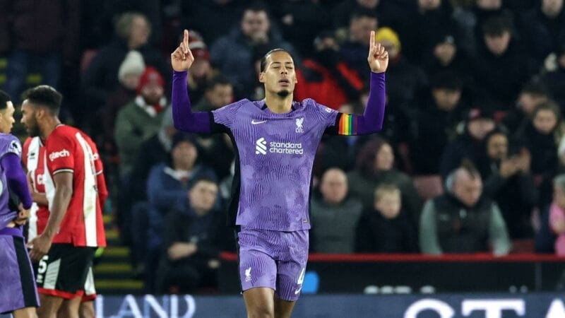 Van Dijk mở ra chiến thắng nhọc nhằn cho Liverpool