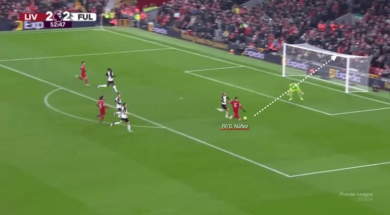 Nunez đá một chạm không thành công