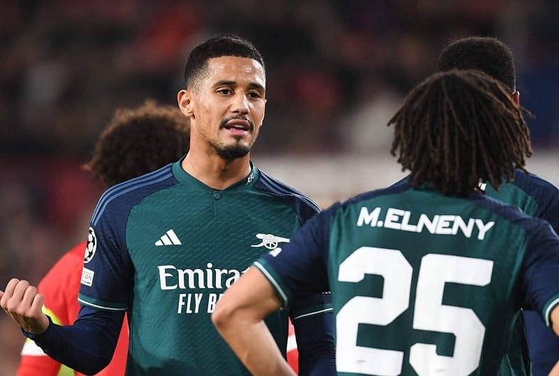 Arsenal hòa PSV 1-1 ở lượt cuối