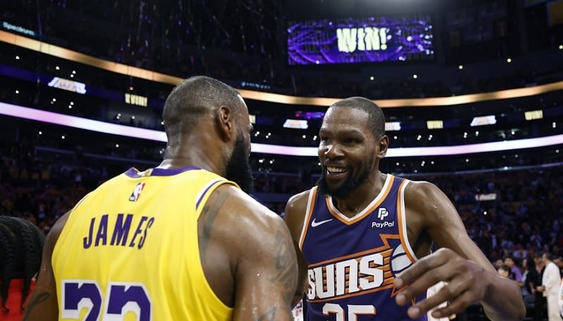 Durant vào top 10 danh sách ghi điểm mọi thời đại, King James gửi thông điệp