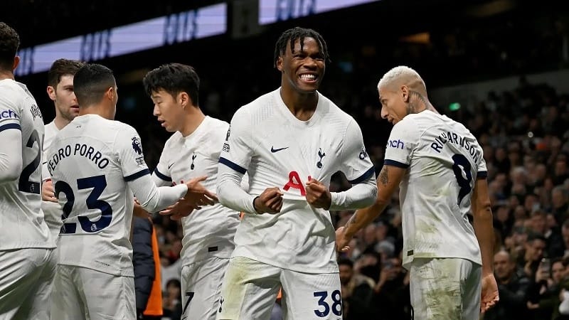 Ra mắt Ngoại hạng Anh chưa lâu, hậu vệ Tottenham đã ký hợp đồng mới