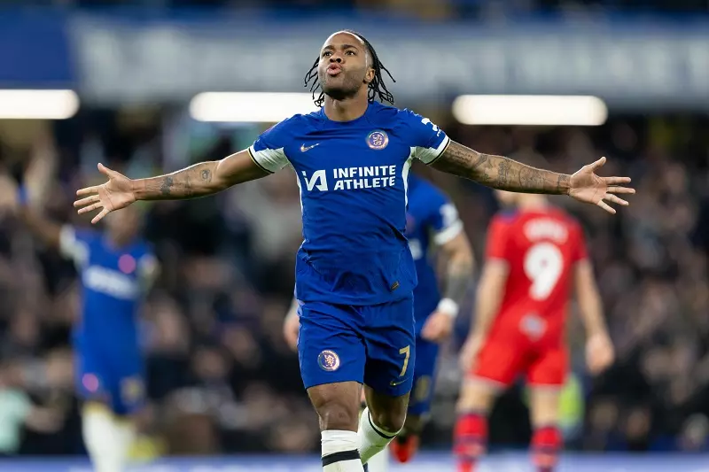 HLV Pochettino khẳng định Sterling đá phạt giỏi ngang Beckham