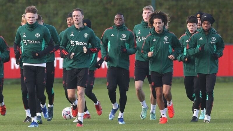 Thêm cầu thủ bị HLV Ten Hag loại khỏi đội một Man United