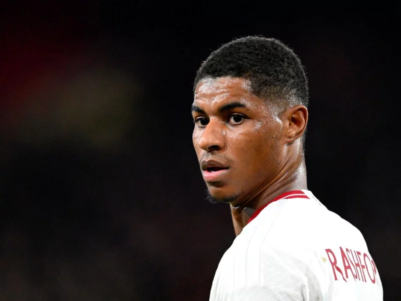 Rooney: 'Rashford hãy cúi đầu xuống mà làm việc chăm chỉ'