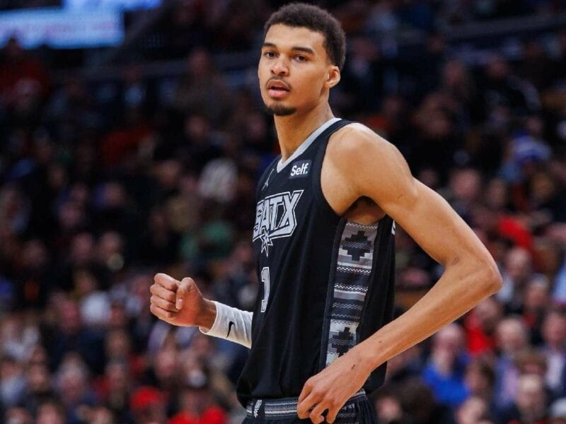 Lập kỷ lục ấn tượng, Wembanyama được ca ngợi là tài năng toàn diện