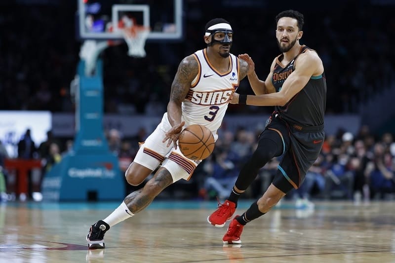 Số 3 đưa Suns đến chiến thắng