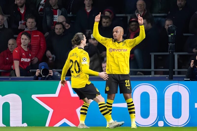 Donyell Malen tỏa sáng trong ngày gặp lại đội bóng cũ.