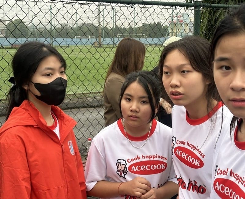 Ngọc Thảo (thứ hai từ trái sang) (Ảnh: VFF).