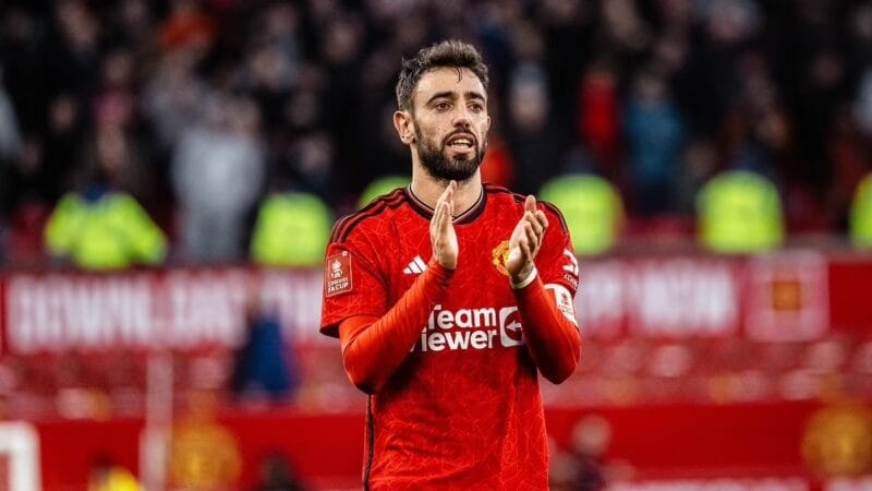 Bruno Fernandes đòi đổi luật bóng đá vì đàn em