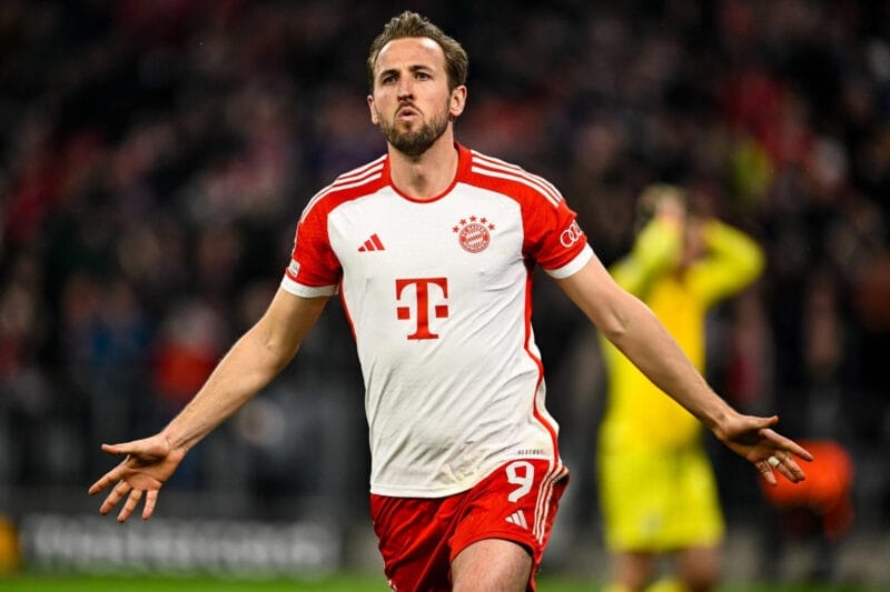 Harry Kane mở tỉ số cho Bayern Munich.