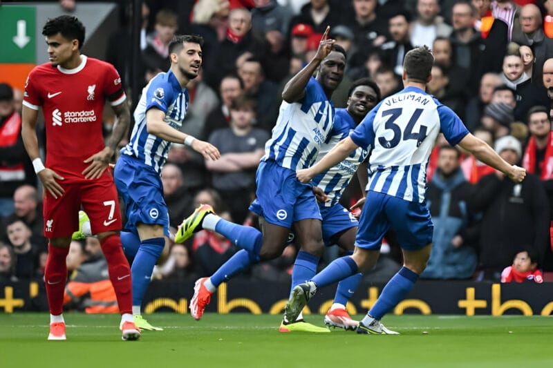 Welbeck ghi bàn từ rất sớm cho Brighton (Ảnh: Getty).