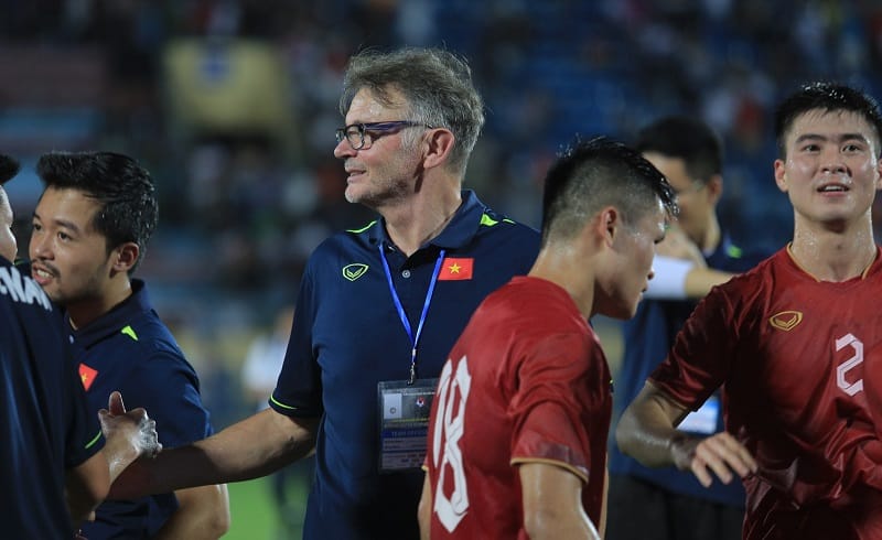 Truyền thông chính thống vẫn đồng hành cùng HLV Troussier (Ảnh: Toquoc.vn)